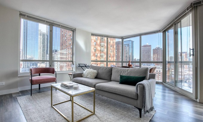 Rush and Division Appartement | Cute Gold Coast 2BR w/ Outdoor Terrace, nr Beach & L, by Blueground