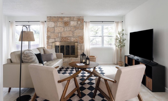 Waters Park Maison | Cute n' Cozy Retreat in Central Austin