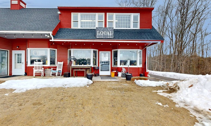 Pittsfield Appartement | Cute studio convenient to town, lakes and mountains with partial AC