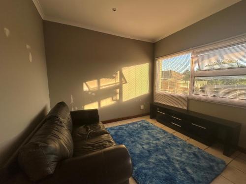 Parow North Appartement | Cute Tranquil Pool Side Apartment
