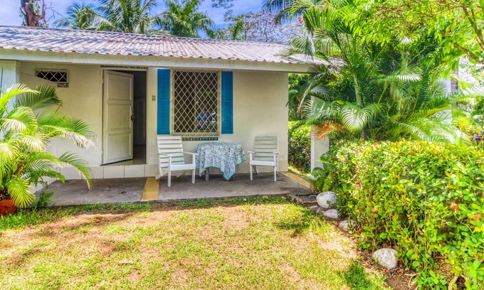 Puntarenas Appartement | Villa mignonne à la propriété en bord de mer w / piscine partagée et de beaux jardins!