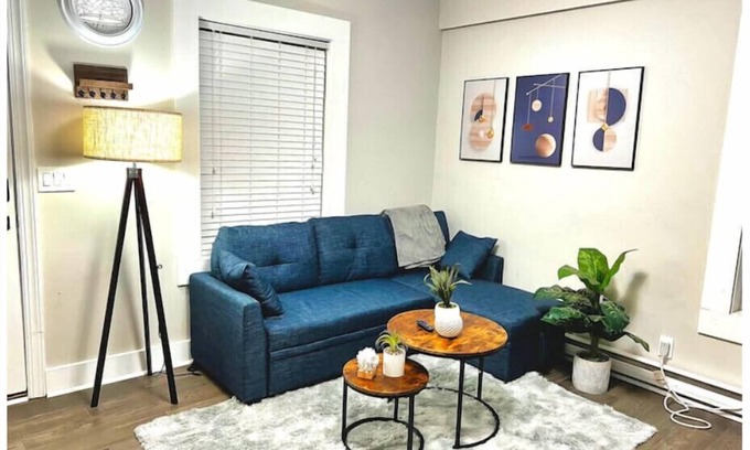 Charlottesville Maison | Cville Cottage Large groups, Cozy home, Min to UVA