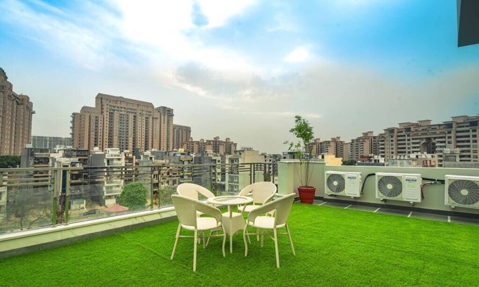 DLF City Appartement | Cyber retreat 1Bhk with Gym and balcony