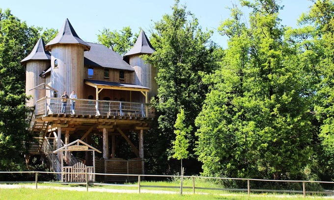 Dienne Maison | Château dans les arbres 4 Chambres 10 personnes