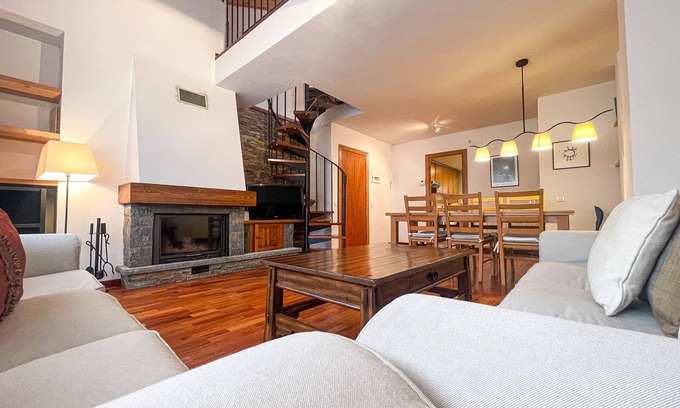 Puigcerda Appartement | Dúplex con Encanto en Puigcerdà: ¡Un Lugar Único!