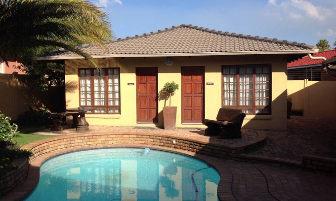 Secunda Lit Et Petit-Déjeuner | d Vine Guest House