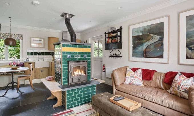 Kingston St Mary Maison | Dabinett, Set in Beautiful Gardens, Parking