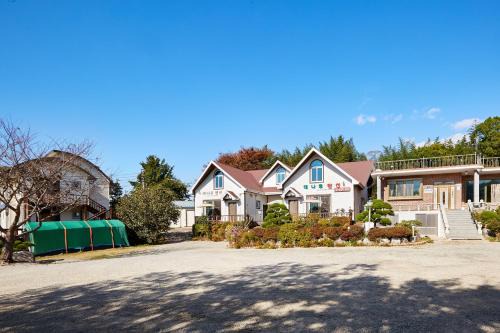 Kkotchi Maison | Daenamu Pension Taean