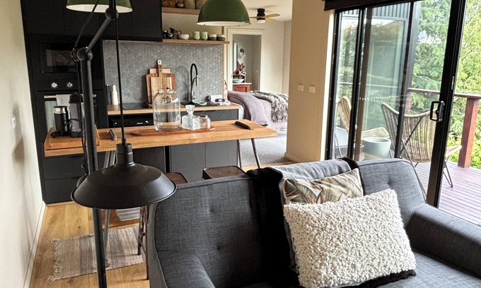 Warburton Maison | Dalla Vite, 'by the vine'