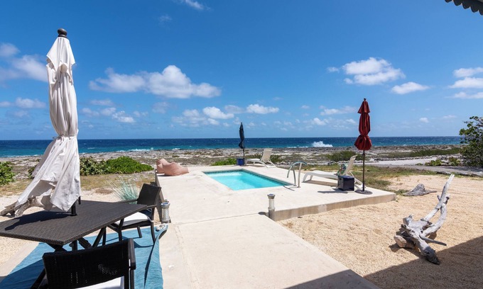 Spot Bay Maison | Dan's Dive Seaside Retreat in Spot Bay with Pool