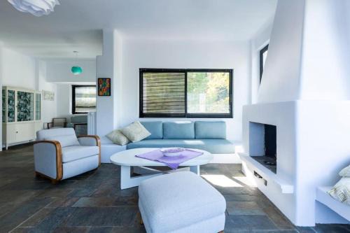 Vouliagmeni Appartement | Danae's Art
