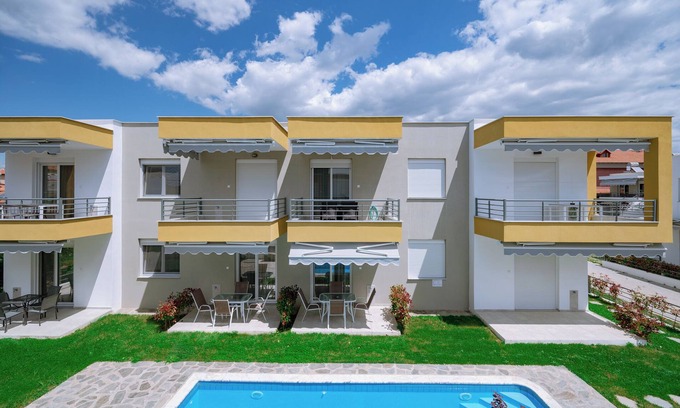 Ofrinion Appartement | One-Bedroom Apartment with Pool Access in Danai & Palm Residential Complex