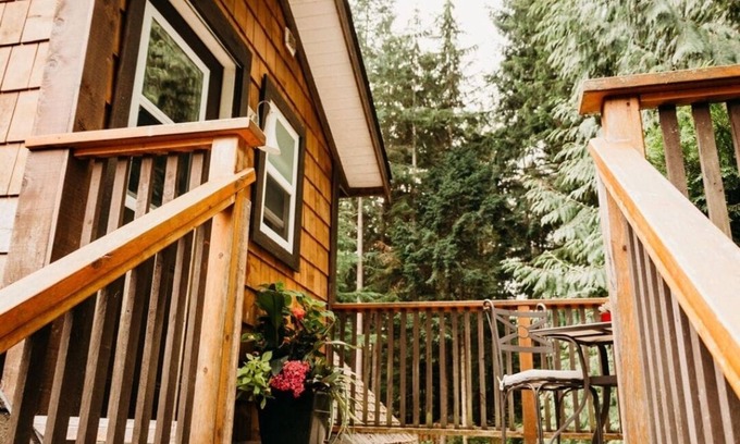 Comox Maison | Dancing Trees Guest Suite
