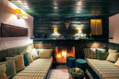Eptalofos Chalet De Ski | Dandy Villas Agoriani - Chalet Ivoni - Fireplace