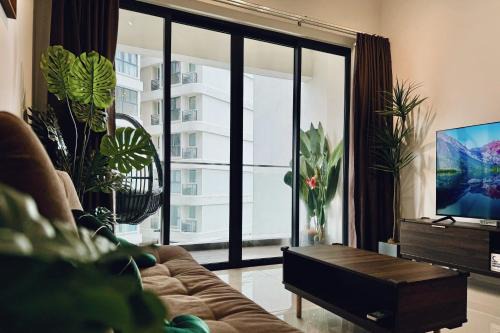 Central District Appartement | Danga Bay - 2BR Timber Lounge - Dryer - Netflix