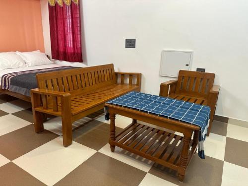 Aduthurai Hôtel | Danshika Temple Residency