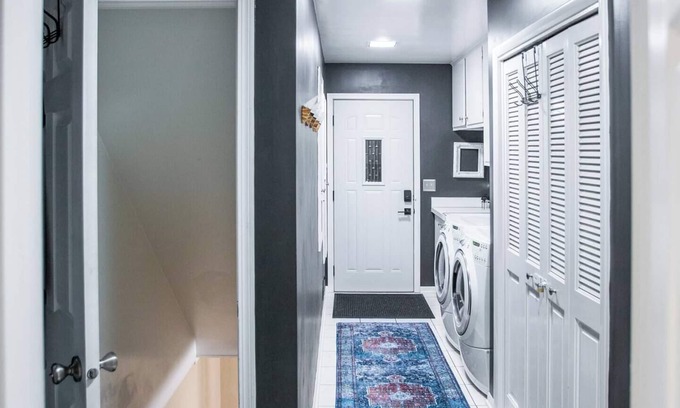 Kalamazoo Appartement | Dapper Deco Private Basement
