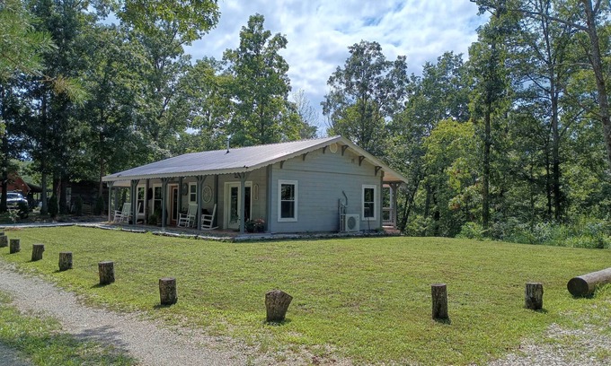 Stanton Cabine | Dappled Grey Cabin with hot tub at Red River Gorge