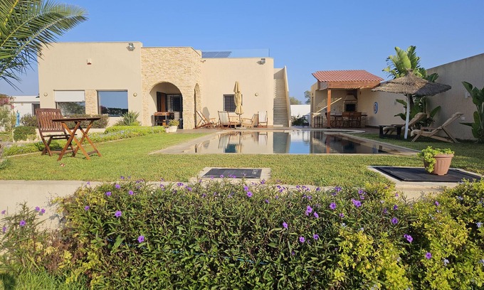El Maamoura Villa | DAR BHAR DAROUFA (Maison bord de Mer rénovée)