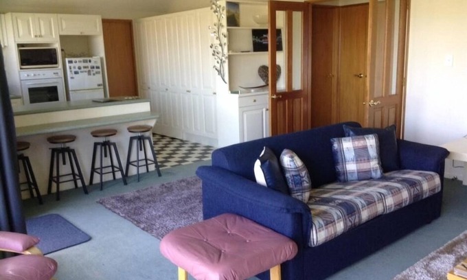Darfield Appartement | Darfield à droite sur la rue principale U2