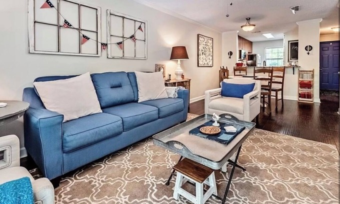 Oxford Copropriété | Darling Townhouse Walking distance to the Stadiums and THE GROVE!!!