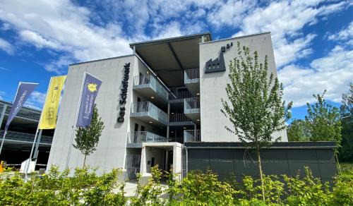 Korntal-Munchigan Appartement | Das Schlafwerk Stuttgart-Nord VOLLDIGITALES HOTEL-SELF-CHECK IN - keine Rezeption-LowBudget-cashless