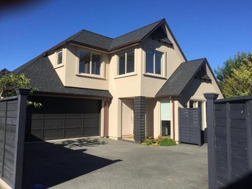 Lower Hutt Maison | Davidsons Luxury Homestay