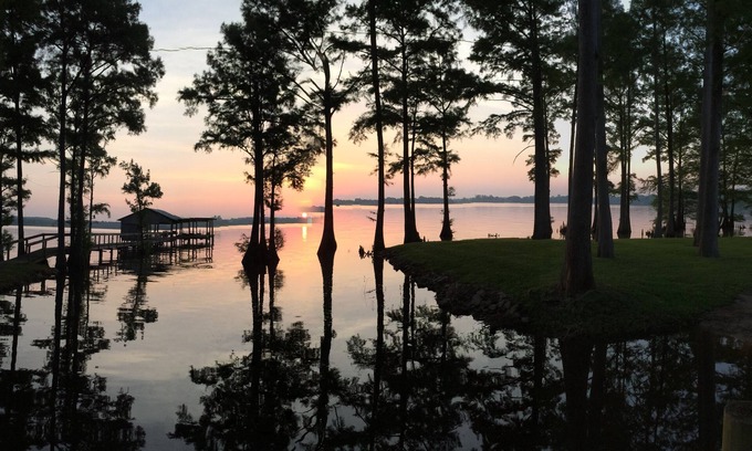 Mooringsport Maison | Daybreak at The Dock House, 4-bedroom house located on beautiful Caddo Lake