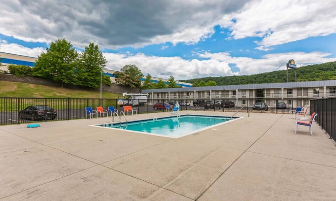 Hollins Hôtel | Days Inn I81 double ded room