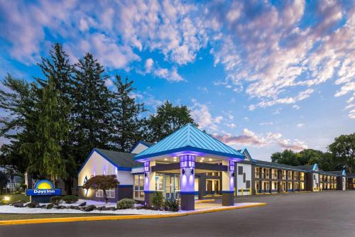 Colonie Hôtel | Days Inn & Suites by Wyndham Albany