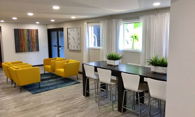 Springdale Hôtel | Days Inn & Suites by Wyndham Cincinnati North