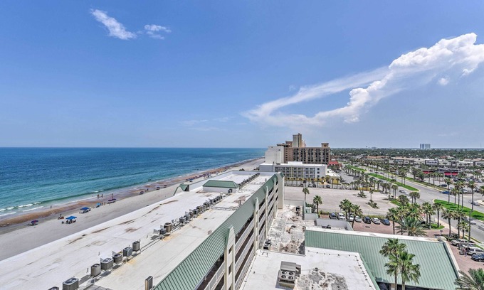 Ortona Park Appartement | Daytona Beachfront Condo w/ Ocean View