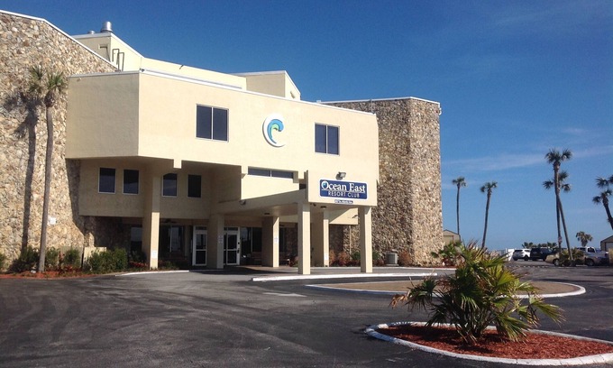 Volusia County Copropriété | DAYTONA WELCOMES YOU - HAVE A WARM CHRISTMAS ON THE BEACH.