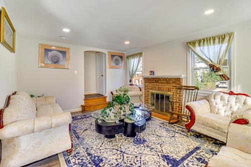 Wheaton-Glenmont Maison | DC Area Home 1 Mi to Light Rail!