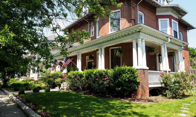 16th Street Heights Maison | DC Gem 10 Bedrooms/9.5 Baths! Short Stays Available Too!