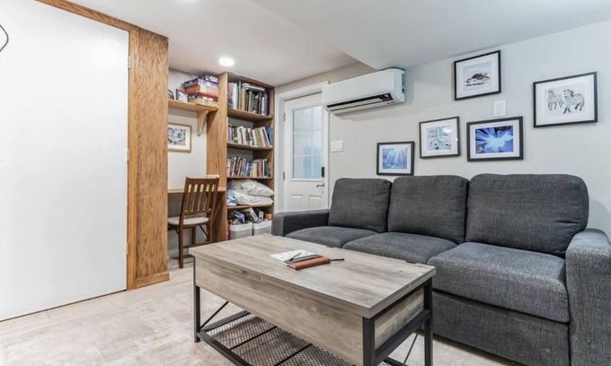 Cleveland Park Appartement | DC Guest Suite Walkable, Parking, Pets Welcome