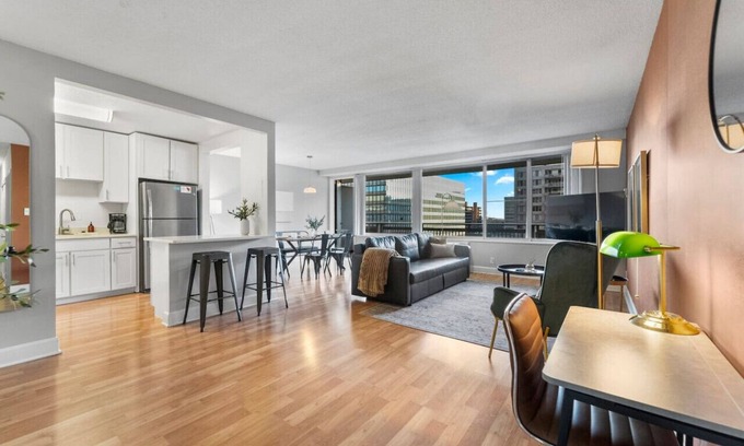 Crystal City Appartement | DC Launchpad Sleeps 8, Gym, Walk to Dining + Metro