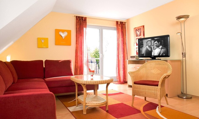 Am Schwarzen Busch Appartement | Cosy attic apartment Meeresrauschen invites you to relax!