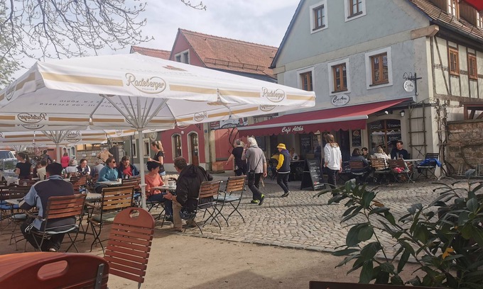 Naundorf Appartement | Apartment with balcony, only 200 meters from the village square Altkötzschenbroda on the Elbe cycle path.