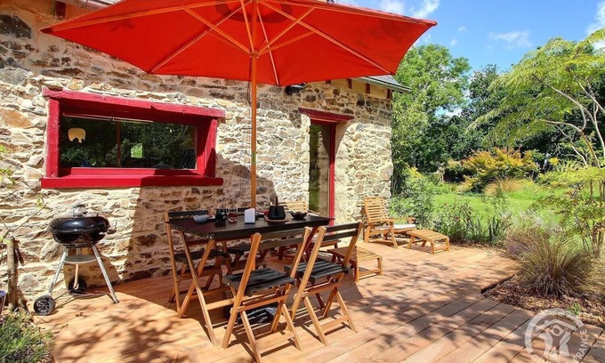 Saint-Clet Maison | De Rulinen - Orchard side