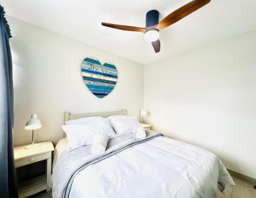 Linkside Appartement | De Valle Gem with Pool Braai Steps to the Beach