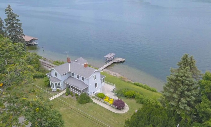 Watkins Glen Cottage | Dean Lake House: "Près de Watkins Glen et des établissements vinicoles, 350 pieds de bord du lac!