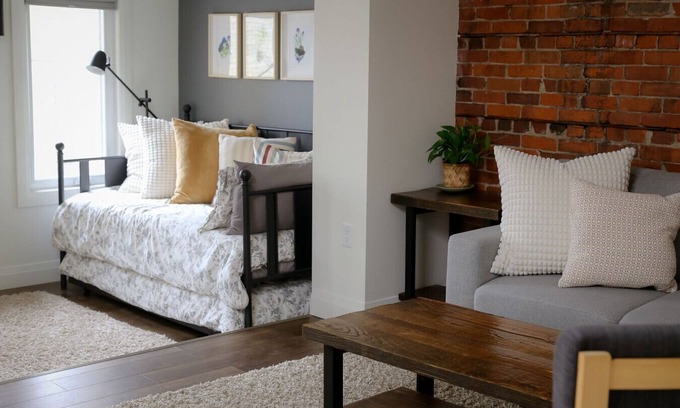 Stratford Appartement | Debonaire Suites - 202 Alcove, City Centre Stratford. Suite du centre-ville moderne.