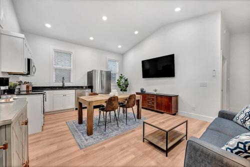 Siloam Springs Maison | Decca's Guesthouse