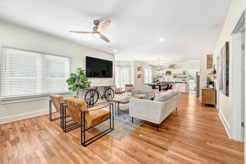 Siloam Springs Maison | Decca's Uptown Oasis