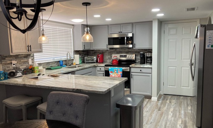 Fountain of the Sun Maison | PET Friendly-Beautiful "home away from home" in 55+ FOS
