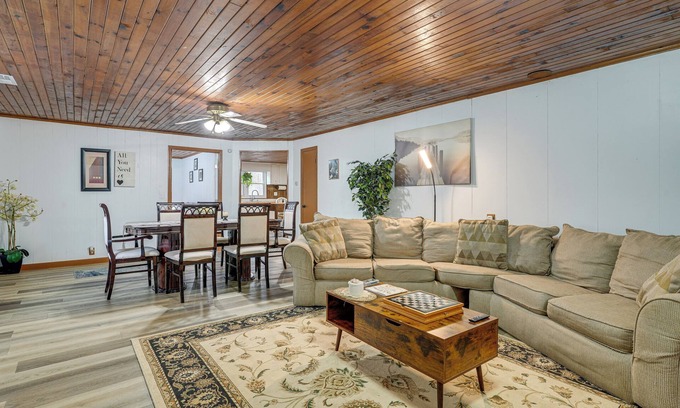 Cisco Maison | Deck & 2-Acre Yard: Quiet Getaway in Crandall!