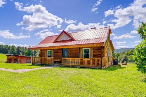 Piney Creek Maison | Deck and Scenic View Historic Cabin in Piney Creek!