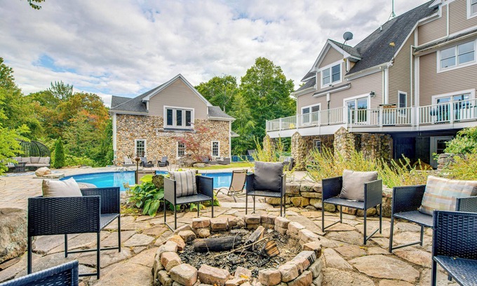 Belmont Maison | Belmont House w / Pool - 5 min à Winnipesaukee!