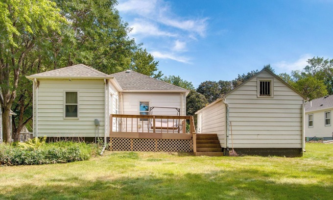 Rock Rapids Maison | Deck & Spacious Yard: Family Home in Rock Rapids!